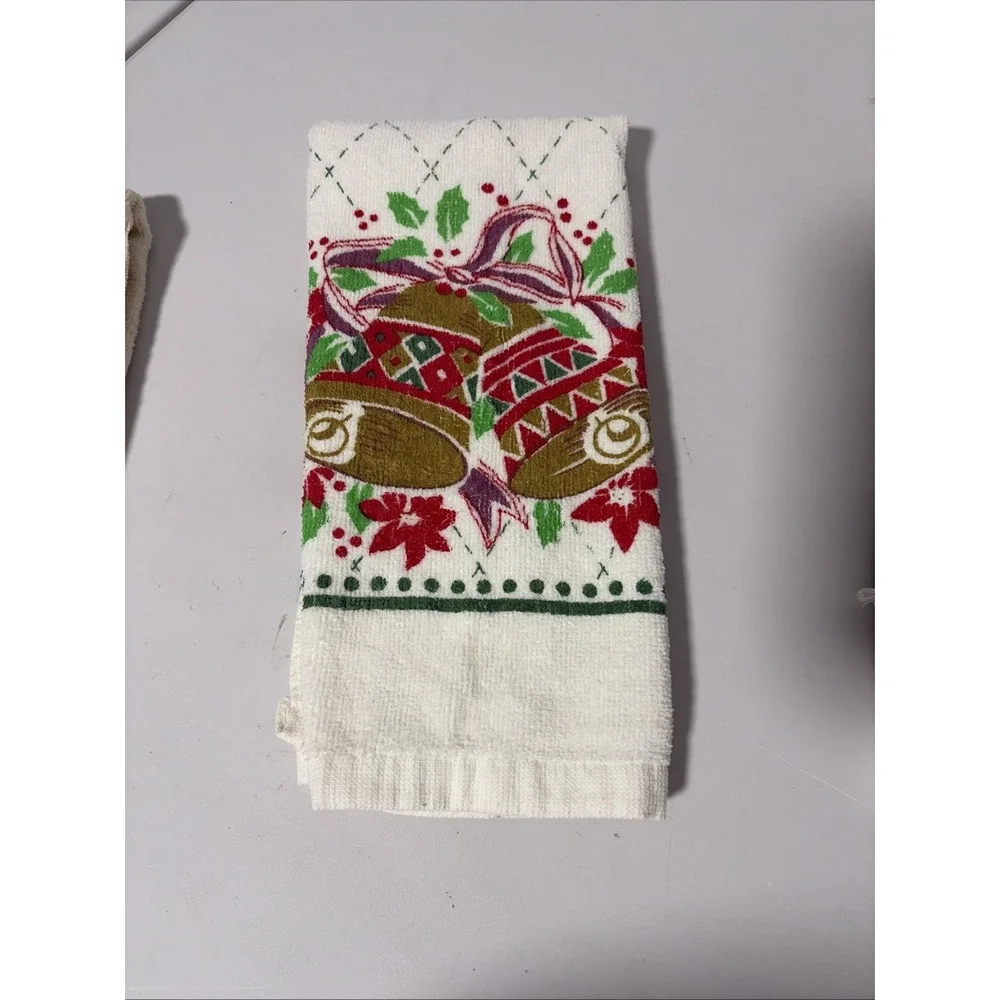 Christmas Dish Towels Lot Of 4-1 NWT 3-pre owned Santa Bells Poinsettias Tree
